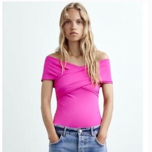 NWOT Zara off-the-shoulder ruched bodysuit, fuschia, size S